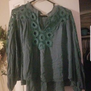 Gimmicks by BKE Blouse